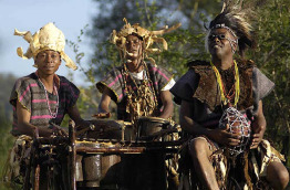 Kenya -Taita Hills Sanctuary - Sarova Salt Lick Lodge - danseurs traditionnels Gonda