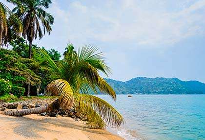 Rwanda - Lake Kivu - Shutterstock Tetyana Dotsenko