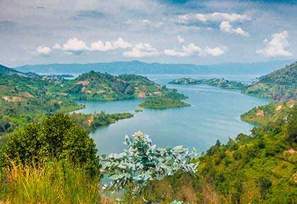Rwanda - Lake Kivu - Shutterstock Tetyana Dotsenko