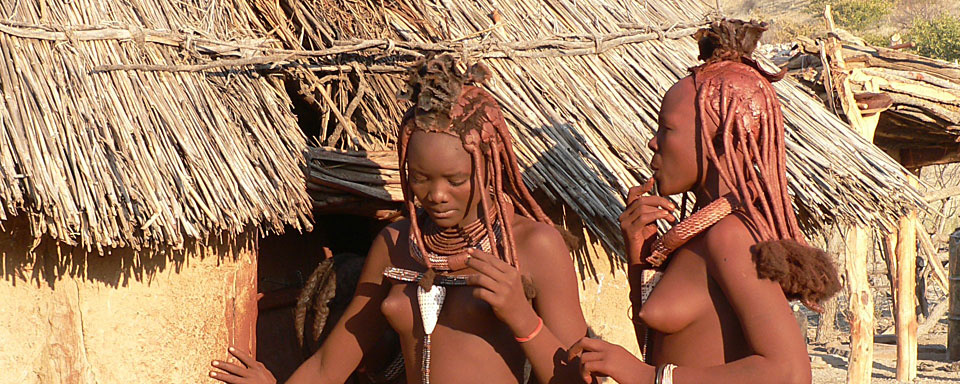 Village himba dans le Kaokoland © Ute Von Ludwiger