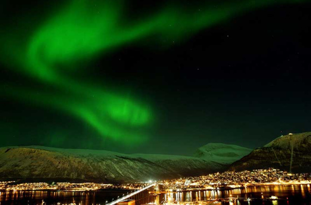 Norvège - Croisière dîner à la recherche des aurores © Yngve Olsen Saebbe - www.nordnorge.com