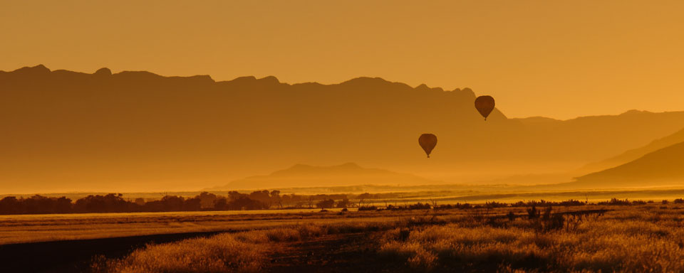 montgolfières au dessus du Namib © Shutterstock - janvb95