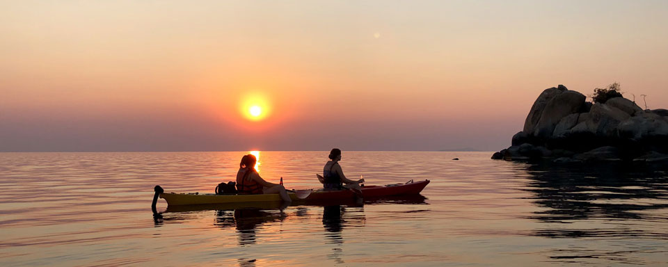 Kayak au soleil couchant ©Marco Derkson